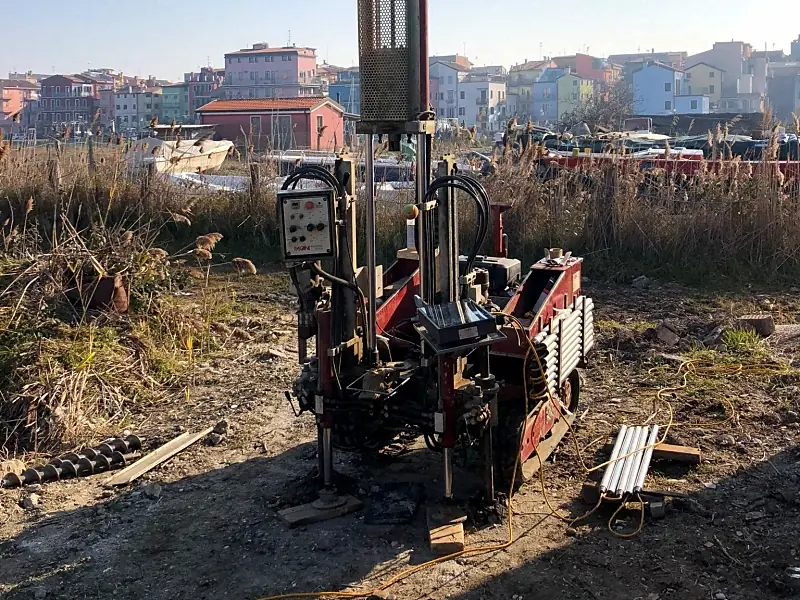 Penetrometro su cingoli di Geolog in un cantiere