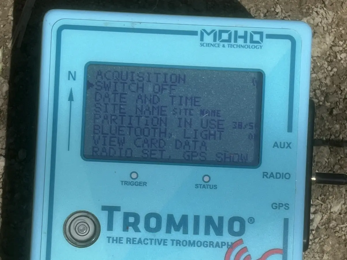 Tromografo digitale per misure di rumore sismico H/V appoggiato sul terreno